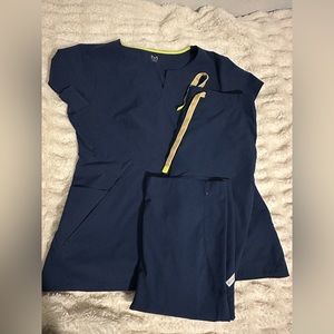 Medelita Large Navy Horizon top/ LP Argon pants